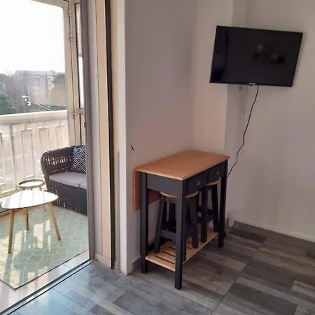 Type T1 Avec Parking Et Cave A 600 M De La Apartment Frejus