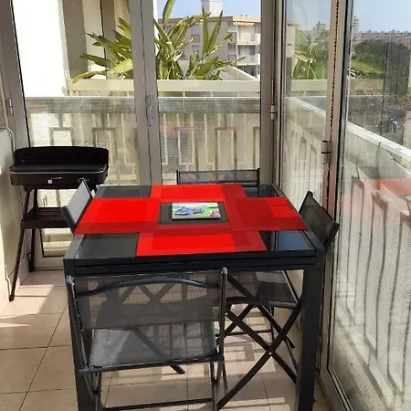 Apartment Type T1 Avec Parking Et Cave A 600 M De La Frejus